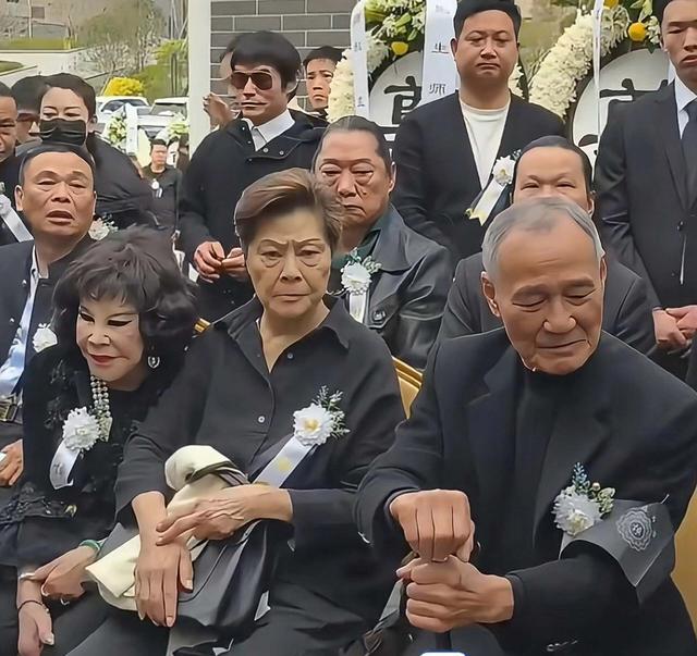 一路走好！香港知名演员举行出殡仪式，心脏衰竭抢救七小时离世