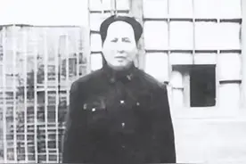 历史上的今天——毛泽东发表《对日寇的最后一战》讲演图片