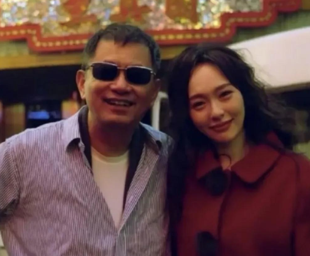 陪玩陪睡根本不够！集体开嫖、目无王法、舔手指，阴暗面藏不住了