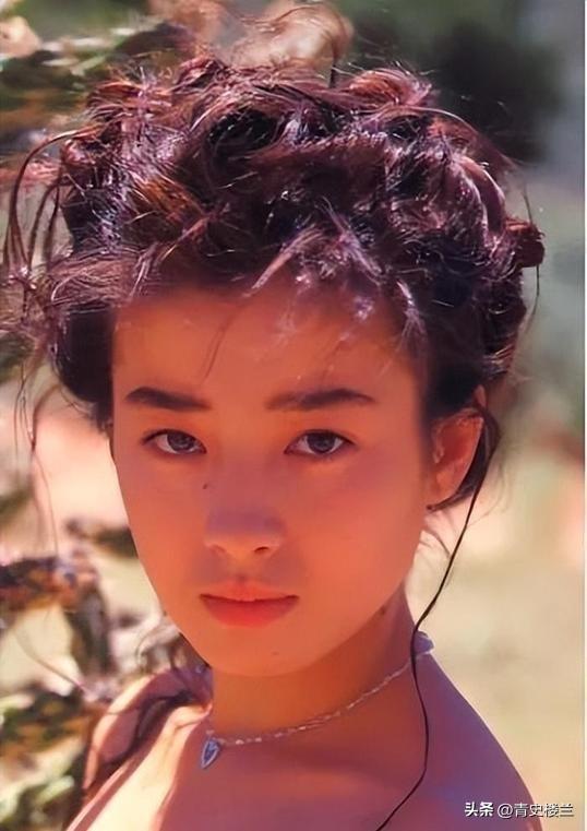 14岁被送上北野武的床，17岁拍写真，被操控半生50岁美貌再登热搜