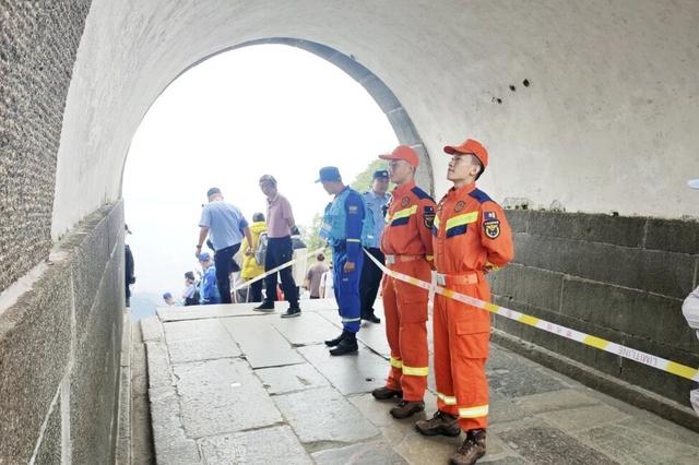 第39届泰山国际登山比赛鸣枪开跑，“火焰蓝”全程守护保平安