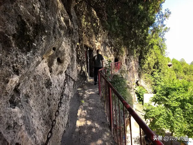 邱祖驻足的青崖洞“低头吸腹夹破头”：除了洞连洞还有“一线天”