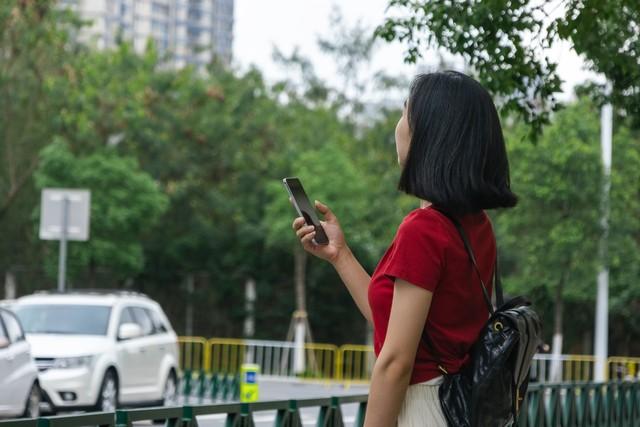 退休金一万三，好心帮女儿带娃，意外看到女婿的朋友圈，果断离开