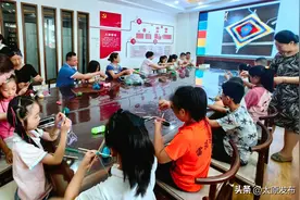 滨河社区：编织敦煌纹样 提升动手能力图片