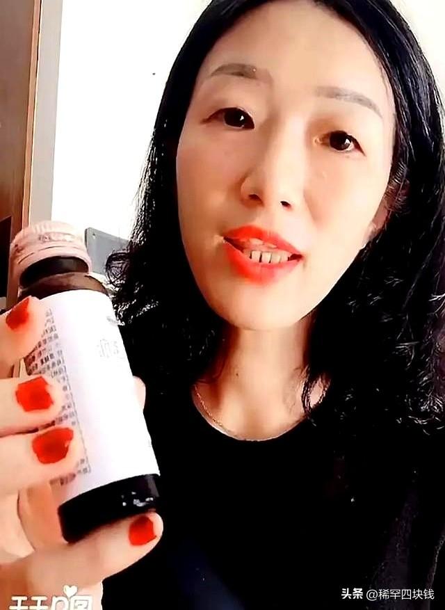 浩南妈妈许建华终于想开了，主动晒出了好多曾经的照片