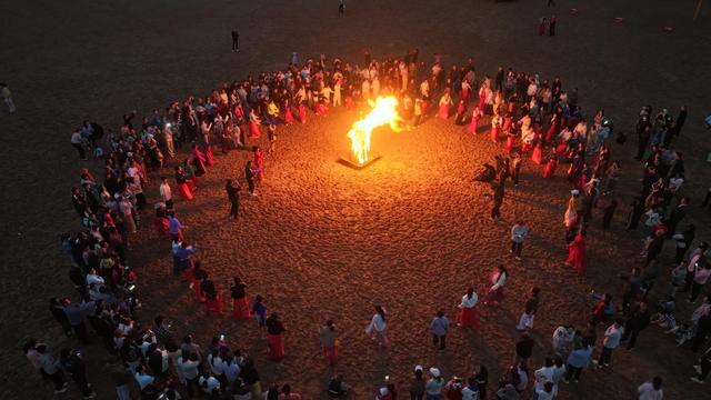 古浪县西凉女国：“大漠风华 篝火烟花嘉年华” 点燃文旅热潮