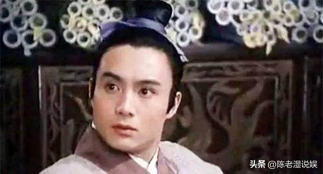他被谢霆锋打成重伤，发妻6次流产绝情离开，如今街头卖卤肉为生