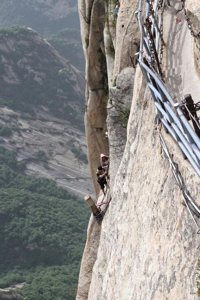 黄山和华山哪个更难爬？有生之年两座山都值得爬一次