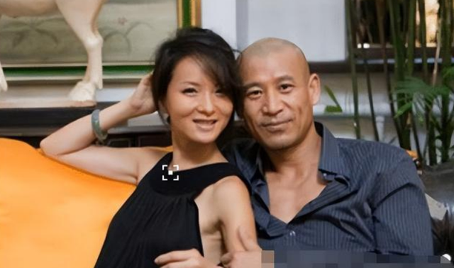 吃里扒外！定居美国13年	，回国捞金惨遭“驱逐	”，52岁活成了笑话