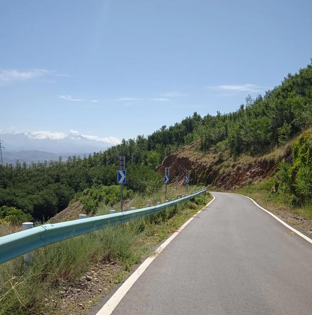 乌市雅山云满台详细路线，从西门进去，路况有柏油路石板路和土路