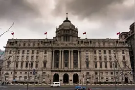 2013年，张蕾认识了大自己20岁的富商王吉财，二人很快结婚。图片