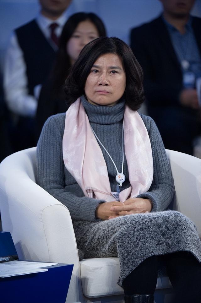 雷军没想到，十亿赌约12年后，董明珠一个举动再令所有人刮目相看