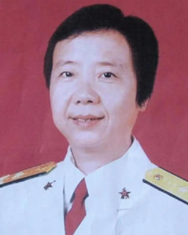 他曾主政过陕西、宁夏两地，女儿是海军少将	，享年77岁