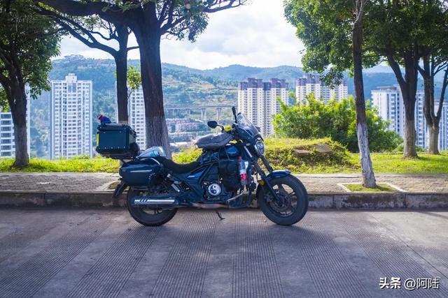 洱海边也有跑山胜地，其实是个公园，高处可远眺大理古城全景