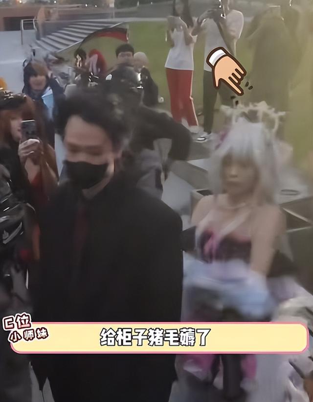 男子扮演日本漫画，惹网友众怒，警方介入