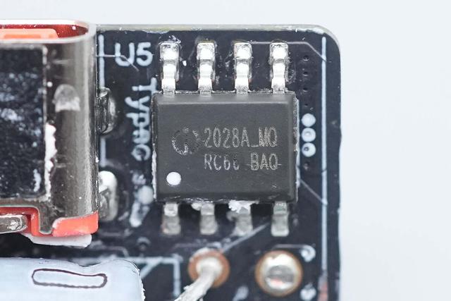 小米新款45W氮化镓小布丁充电器拆解，这些不同点需要注意