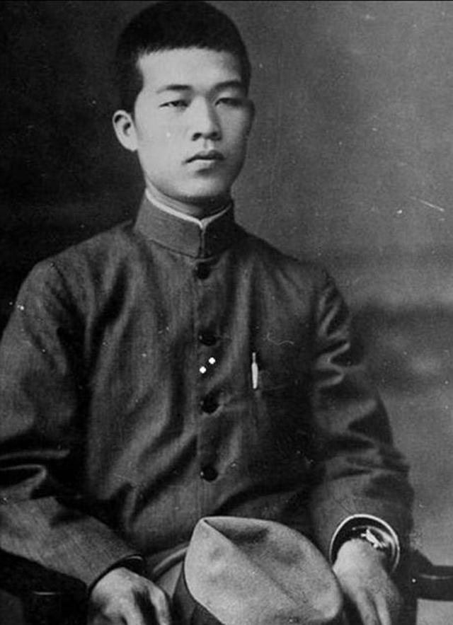 蒋介石曾坦言：世上只有两人能取代我，第一是毛主席，另一人是谁