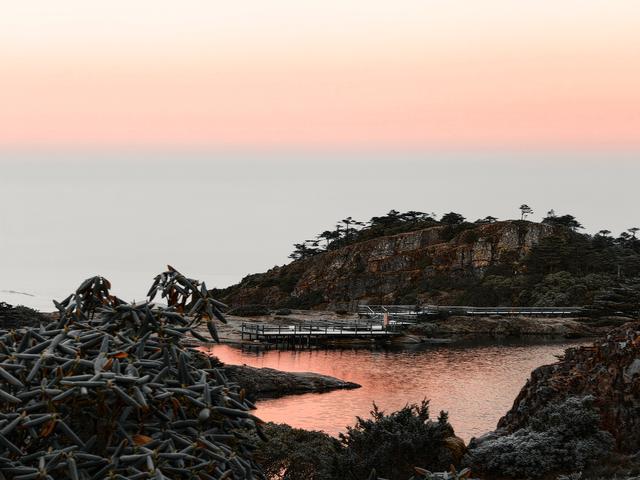 破晓熔金，云海奔涌！轿子山云海日出进入“最佳观赏期”