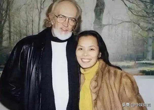 62岁韦唯现状：脊柱断裂已恢复，前夫已死，三个混血儿子回国相伴