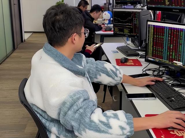 看似平静的市场，为何保险费疯涨？交易员的真实恐惧，藏在这里