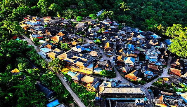 《西双版纳 澜沧行》景迈山翁基古寨晚照：布朗山与夕阳共醉
