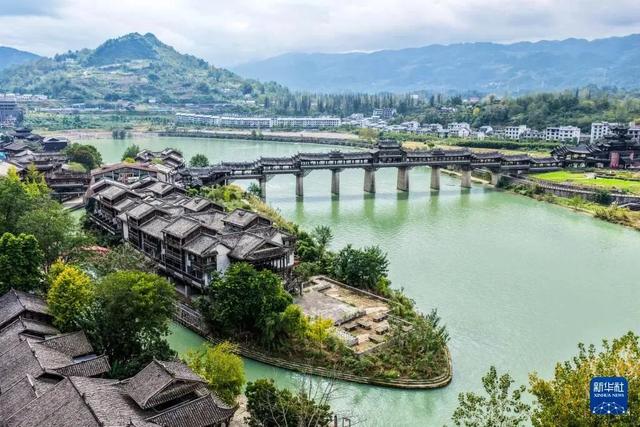 清清濯水:洗尽铅华见本心