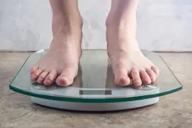 晚上和早上的体重相差多少算正常？你有体重焦虑吗？图片