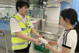 苏州地铁5号线“爱心雨具”全面升级图片