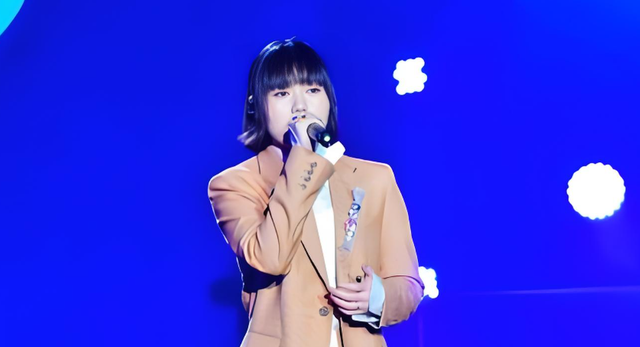 收藏这份 “治愈型伤感” 歌单：10 首热门曲，越听越上头