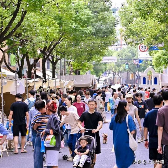 大学路挤爆了！连嗨8天的限时“大书房”，千万别错过！