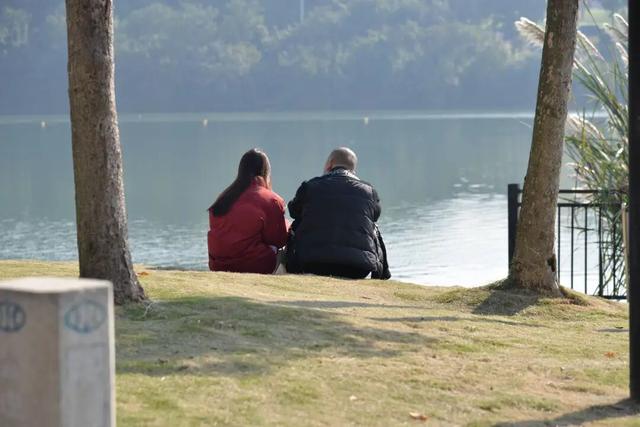 冬日暖阳下的“小美满”，藏在金堂这片草坪上！