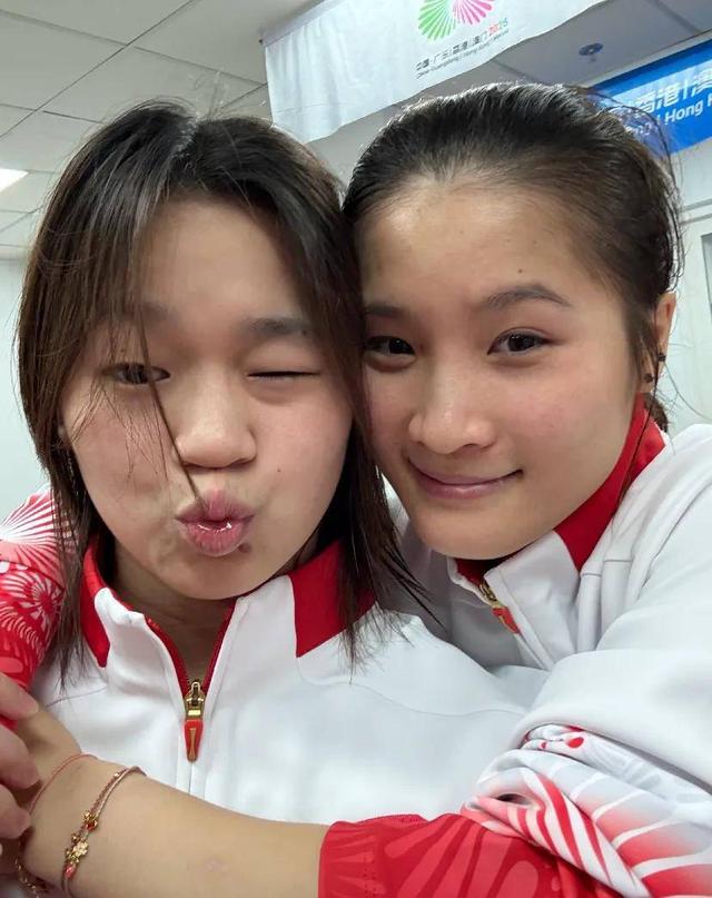 跳水界再出黑马！王伟莹勇夺单人冠，采访意外透露全红婵真实状态