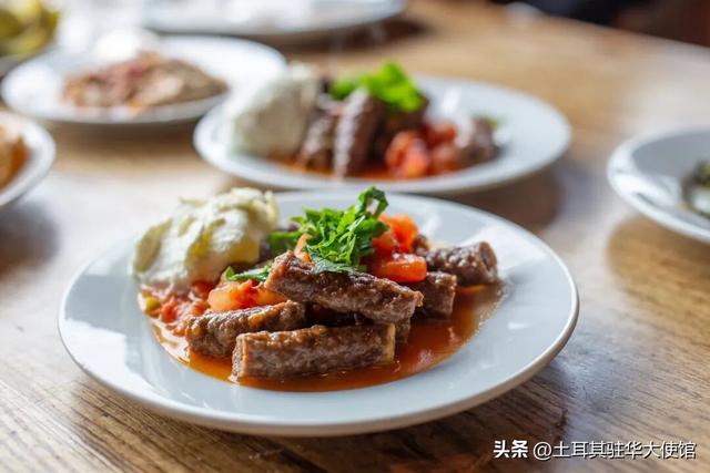 伊兹密尔文化之路节启幕，全城变身为露天艺术舞台