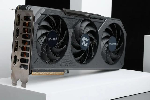 支持DLSS 4的“真甜”卡新成员——技嘉GeForce RTX 5050 GAMING OC魔鹰8GB