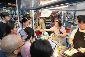 艺术市集遇见演唱会！活动首周，32万人打卡 文化广场“朝花熙市”图片