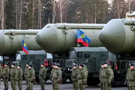 北约大军刹不住，气势汹汹意图参战，俄不忍了，要用战术核弹终战图片