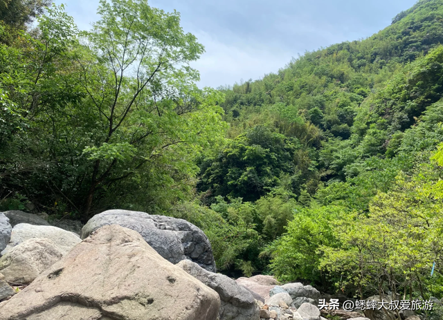 这个浙江秋日宝藏地真不错，山色空濛、鲜有人迹，可享受大自然！