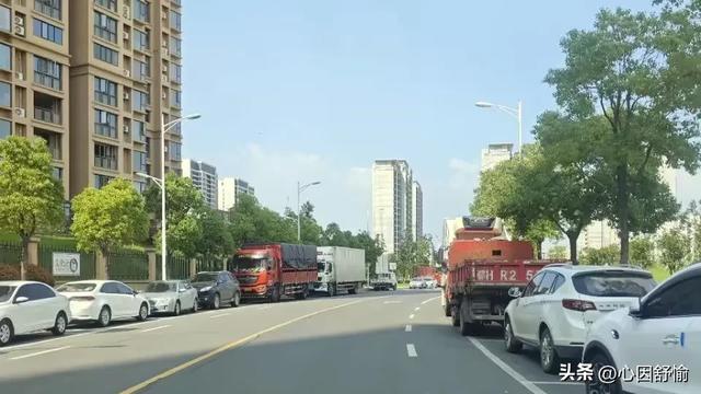 玉印岩又名抱璞岩，位于南漳县城西南荊山南麓，是传国玉玺的产地