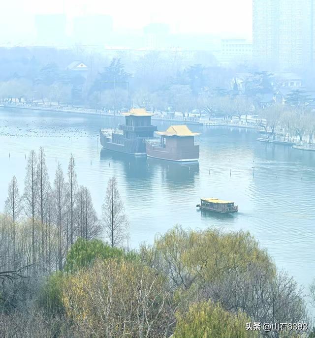 新华社原军事记者陶俊峰泉城美拍：《冬雾中的大明湖》