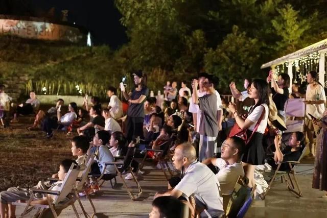 夜鹰潭，新活力！特色业态点亮假期，夜经济绽放绚丽光彩【全球学子嘉游赣 奇绝鹰潭逍遥游】