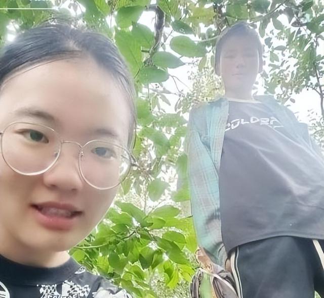 四川高考女孩杜彬洋去世！仅18岁，刚被北川医学院录取，弟弟立碑