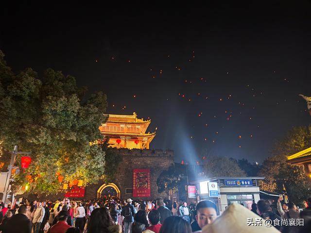 初五年味浓！襄阳城里“马”力足，人从众，这波流量襄阳接住了！