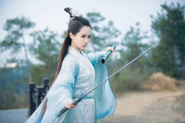 陪玩陪睡只是冰山一角？继向太后，周杰再曝潜规则，连杨紫也遭殃