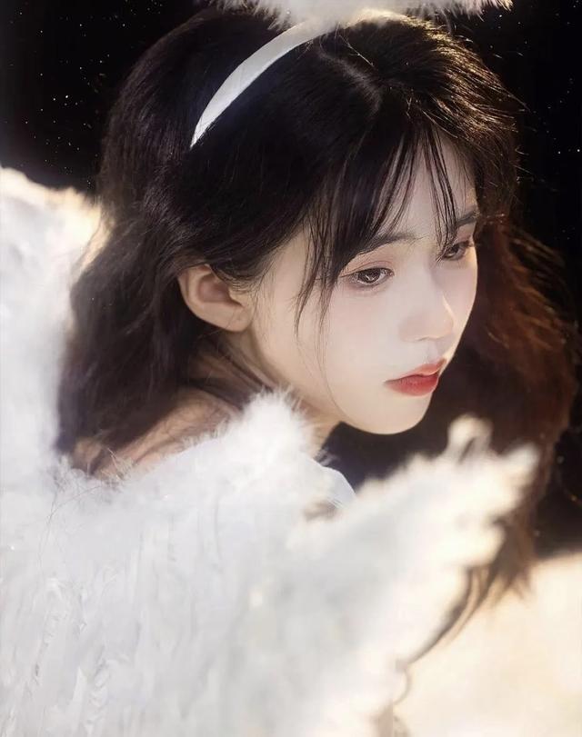 清纯甜美写真｜梦幻天使降临，温柔微笑，星河相伴