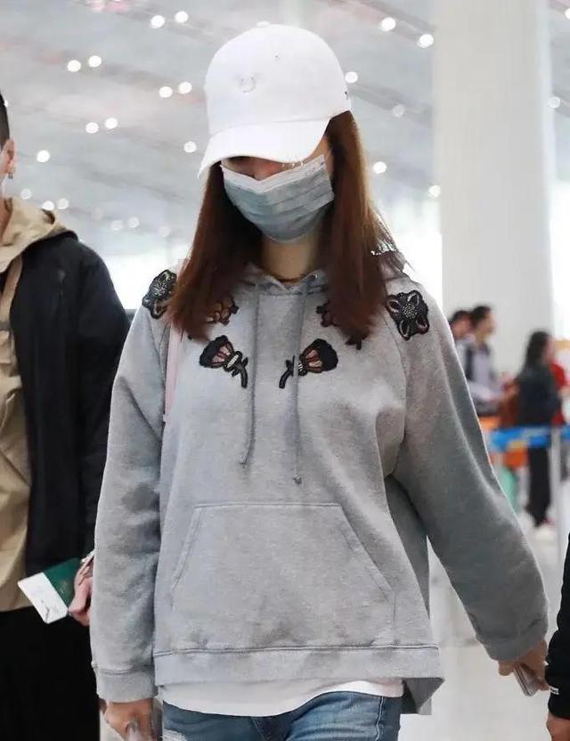 看了林心如的穿搭，我悟了：卫衣不配阔腿裤、短靴，才更洋气减龄