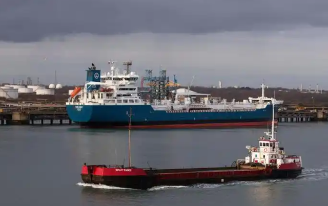 美硬扣俄油轮后	，不到24小时，特朗普迎来噩耗，这一次没人能帮他