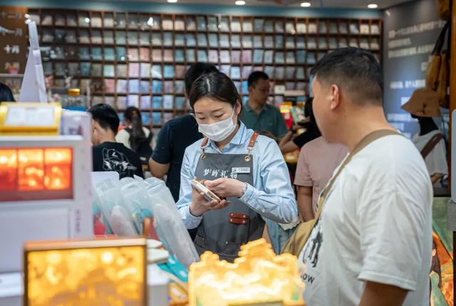 共庆华诞·月满台儿庄古城 | 2025双节假期漫游指南→