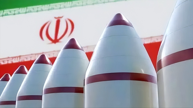 特朗普终于动手？大批B-2横跨10000公里集结，伊朗果断亮出导弹城