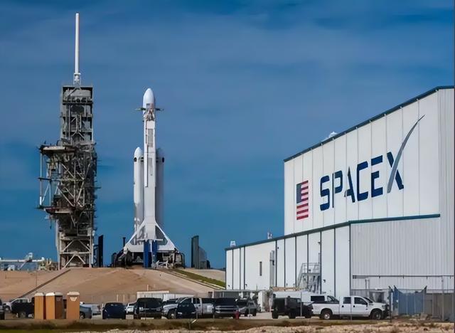 马斯克身价近7000亿美元，明年有望破万亿，与川普和好是发财关键