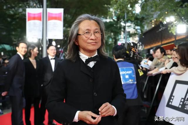 知名导演陈可辛出车祸,现场画面曝光,警方正调查